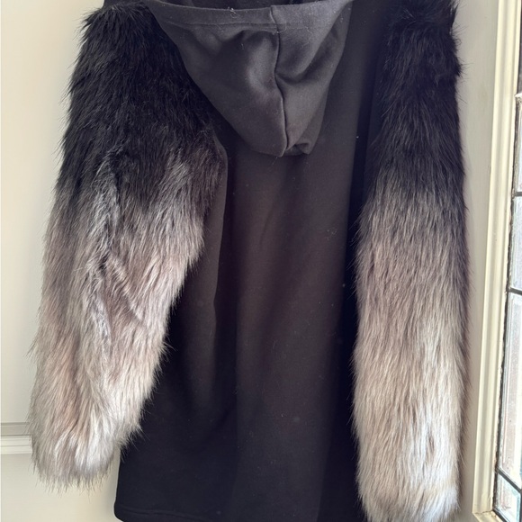 Ombre fur sleeve jacket with hood. - Picture 2 of 4
